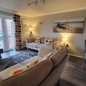  Apartment Peaceful Waterfront Apartment, Private Parking, Hull Marina United Kingdom